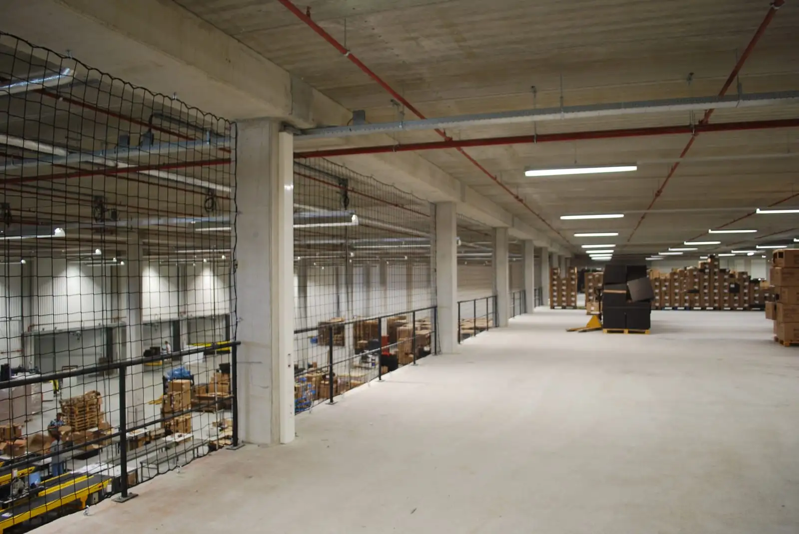 Mezzanine veiligheidsnet tussen de vloer en het plafond