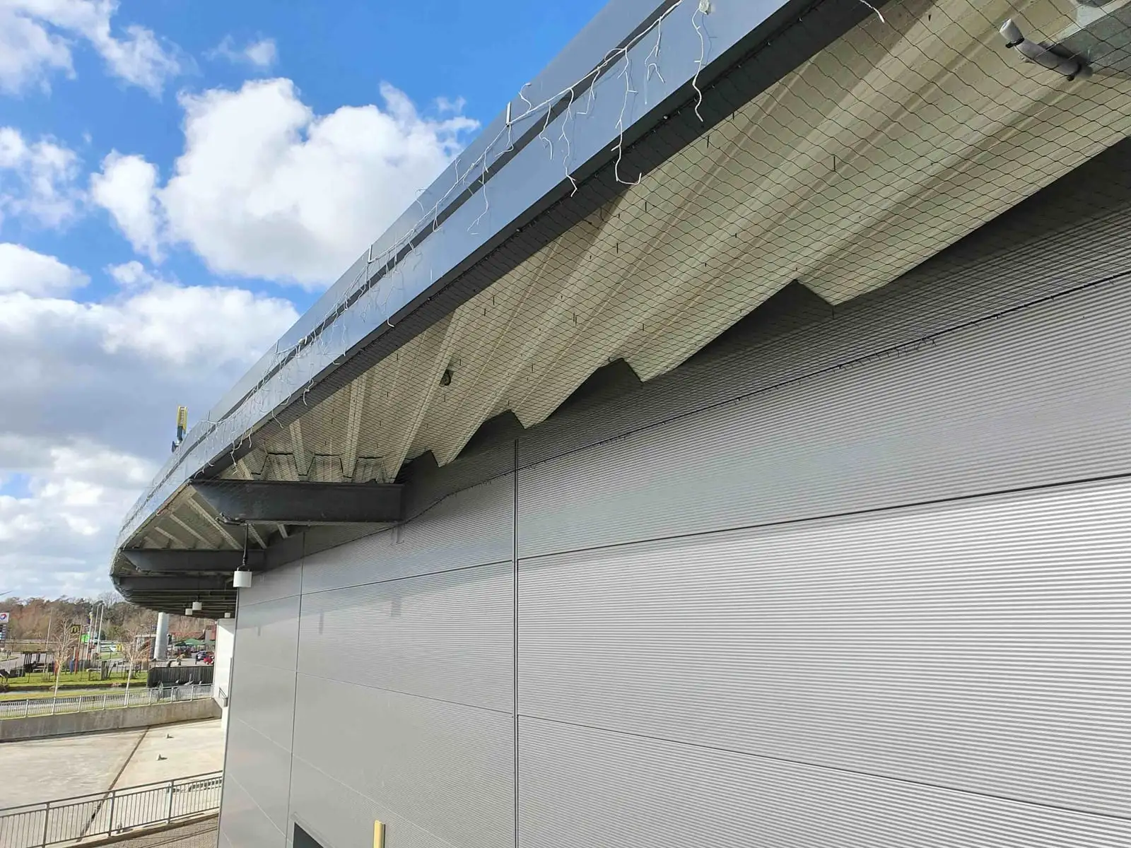 Duivenwering op maat langs een ronde wand